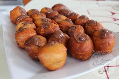 AGUJEROS DE DONUTS RELLENOS DE NUTELLA Y FRAMBUESA AGUJEROS DE DONUTS RELLENOS DE NUTELLA Y FRAMBUESA