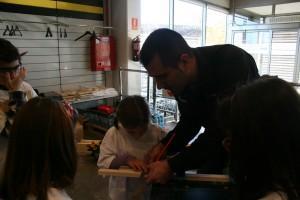 14 de diciembre bricolajesolidario 26 300x200 Papá ¿por qué no hacemos juntos bricolaje? Bricolaje con niños.