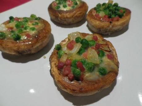 champiñón y2 Champiñones rellenos de guisantes, jamón y huevo