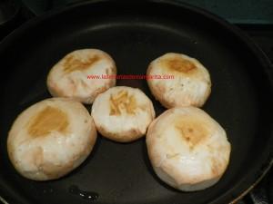 champiñón y Champiñones rellenos de guisantes, jamón y huevo