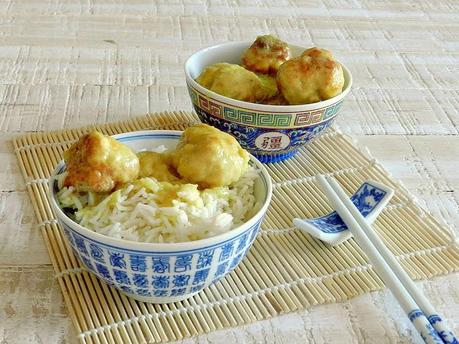 Albóndigas de pollo al curry con arroz basmati