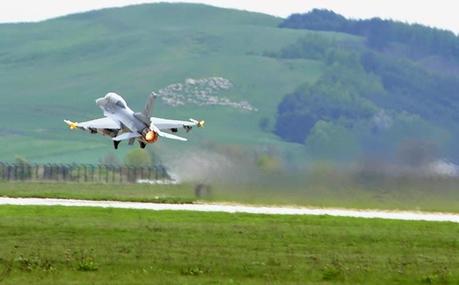 Seis aviones de combate F-16 de EE.UU. se han desplegado en Rumanía