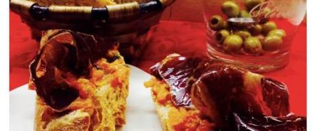 Tosta de cecina con crema de tomate y albahaca