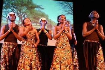 Góspel africano en el Teatro Sanpol de la mano del sexteto vocal ugandés Aba Taano