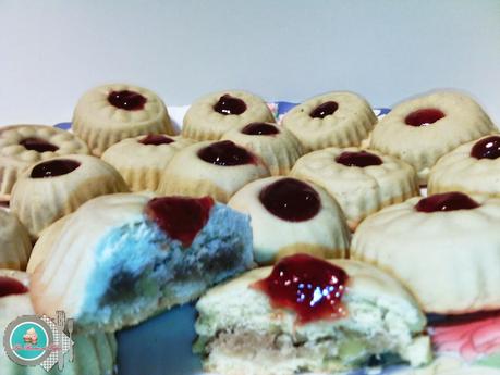 Dulces árabes de almendra y sabor a fresa.