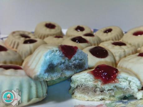 Dulces árabes de almendra y sabor a fresa.