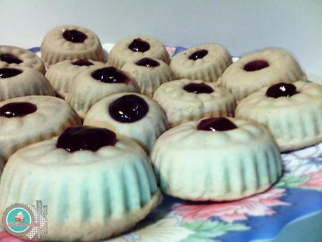 Dulces árabes de almendra y sabor a fresa.