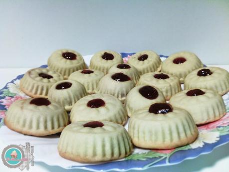 Dulces árabes de almendra y sabor a fresa.