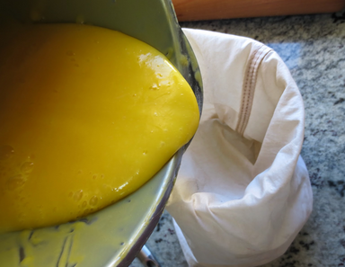 Milhojas de crema, merengue y yema