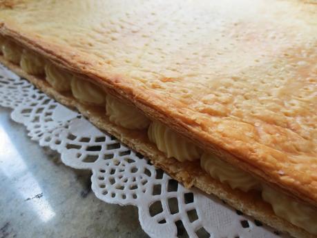 Milhojas de crema, merengue y yema