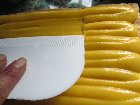 Milhojas de crema, merengue y yema