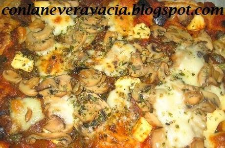 COCA DE HOJALDRE CON SAMFAINA Y CHAMPIÑONES