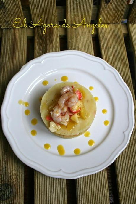 PASTEL DE PATATA CON GAMBAS ,PIÑA Y VINAGRETA DE MANGO