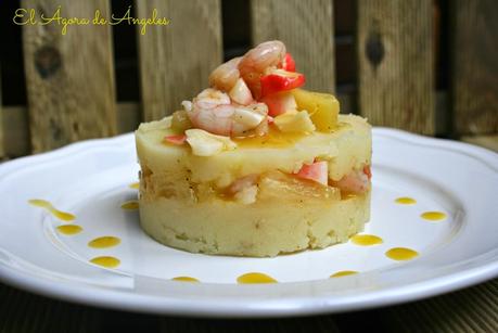 PASTEL DE PATATA CON GAMBAS ,PIÑA Y VINAGRETA DE MANGO