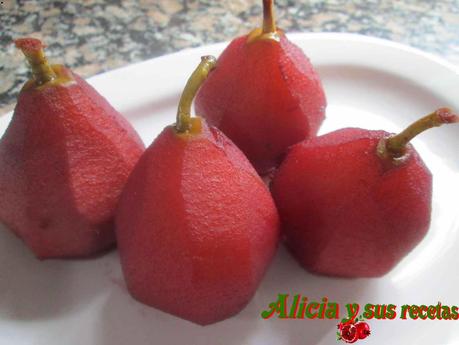 PERAS AL VINO TINTO CON CREMA DE VAINILLA