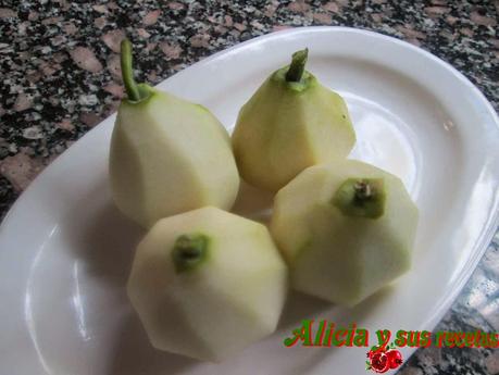 PERAS AL VINO TINTO CON CREMA DE VAINILLA