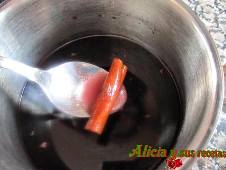 PERAS AL VINO TINTO CON CREMA DE VAINILLA