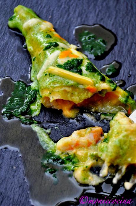 CUCURUCHOS DE PASTA RELLENOS DE PURÉ DE PATATA Y GAMBAS CON BECHAMEL DE
ESPINACAS