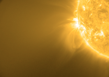 Imagen del Sol obtenida con el Solar Dynamics Observatory durante el momento del perihelio del cometa ISON (que no aparece en la foto). Datos cortesía de la NASA/SDO, HMI, y AIA.