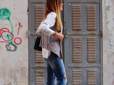 Ripped Jeans, Chanelero y Sandalias Print.