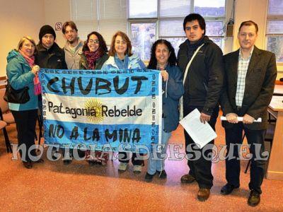 Vecinos del No a la Mina junto al Defensor Oficial Omar Lopez