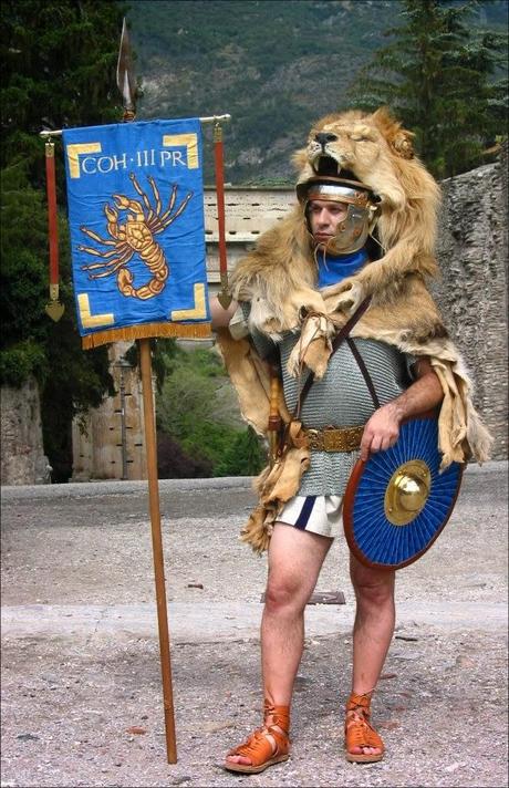 El vexillum, un estandarte de los destacamentos de las legiones romanas