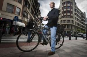 El autor es usuario habitual de la bicicleta también en ciudad