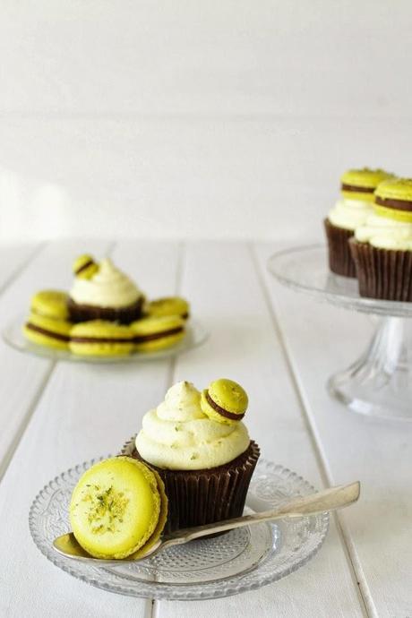 Cupcakes de chocolate y lima...Y sí, estoy aprendiendo a hacer macarons.