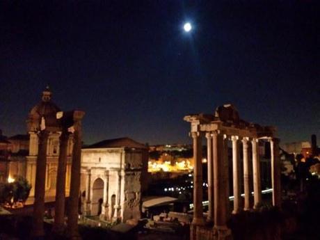 El mercadillo “Porta Portese” y la Magia Nocturna de Roma Foro Romano
