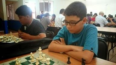 Una tarde generosa de ajedrez blitz y tenemos nuevo campeón: Bernal González