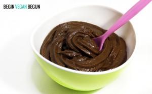 mousse de aguacate vegana