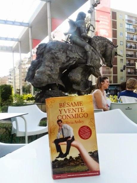 Bésame y vente conmigo de Olivia Ardey