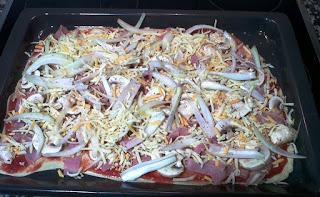 Pizza de york, champiñones y cebolla