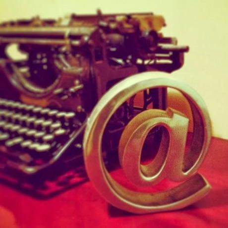 Pues te haces pasar por otro y ya está!