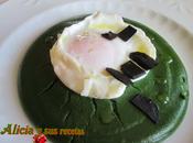 Puré espinacas huevo escalfado trufa negra