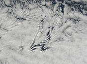Nubes forma barco detrás islas Crozet