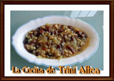 SALSA CON PIÑONES, PASAS Y VINO BLANCO BARBADILLO