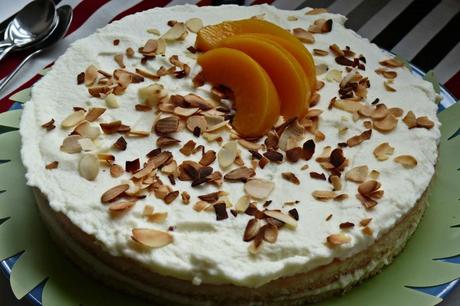 tarta de bizcocho y melocoton