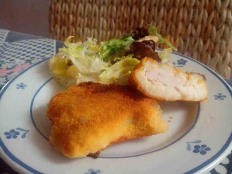 Pollo a la villaroy, podemos prepararlo con pechuga, contramuslo o pavo, servir con patatas fritas, ensalada o sólos, en casa o en el campo, fríos o calientes