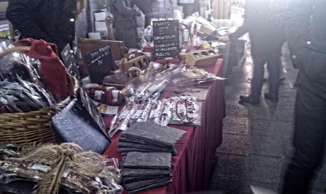 Los embutidos y las conservas nos darán un aperitivo perfecto, con unos bombones de fuet, chorizo o lomos de atún maravillosos