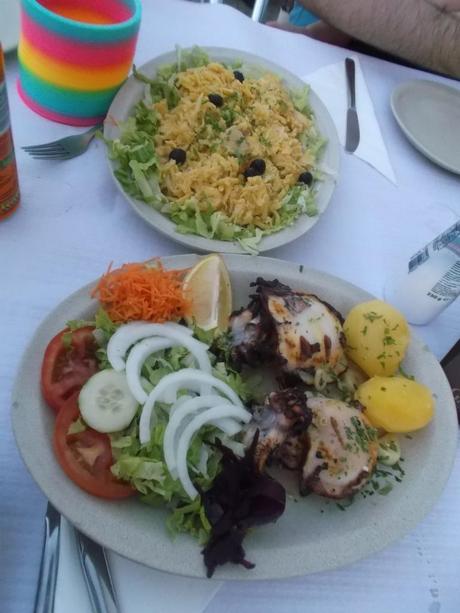 El Bacalau dorau o bacalau a bras es uno de los platos favoritos de la cocina portuguesa, revuelto con patatas paja y huevo es ideal para una cena