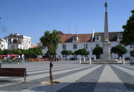 La plaza de Marques de Pombal es el epicentro de Vila Real de San Antonio y muy cerca, en uno de sus extremos encontramos el restaurante Joaquim Gomes