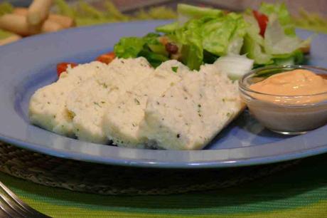 Este pastel de pescado nos puede solucionar la cena de grandes y pequeños. Con el queso crema, adquiere una textura suave y cremosa