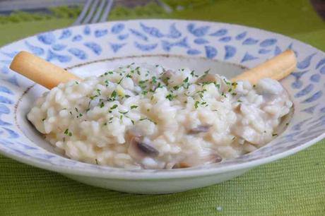 Esta receta la leí hace unos años a Jaime Oliver y el sábado me decidí a preparar, el risotto con champiñón y martini queda muy cremoso. Gracias Jaime