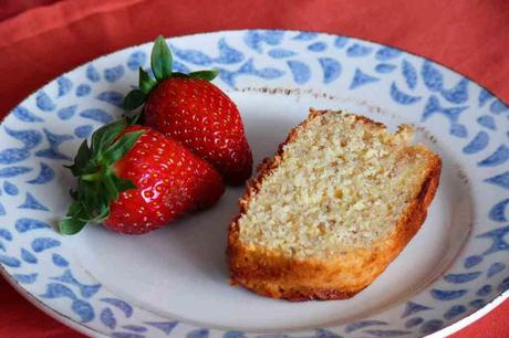 Este bizcocho o plumcake de platano, conocido también como banana plumcake es un desayuno sano y energético para empezar el día con fuerzas.