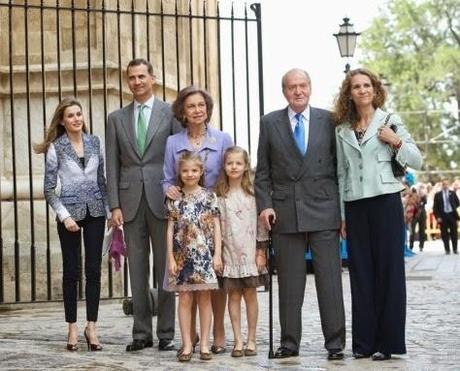 Letizia con pantalones súper pitillos en la Misa de Palma