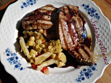 LOMO DE ATÚN  CON VERDURAS EN SALSA DE VINAGRE DE MODENA