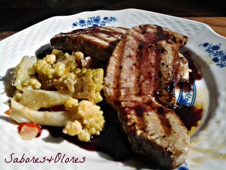 LOMO DE ATÚN  CON VERDURAS EN SALSA DE VINAGRE DE MODENA