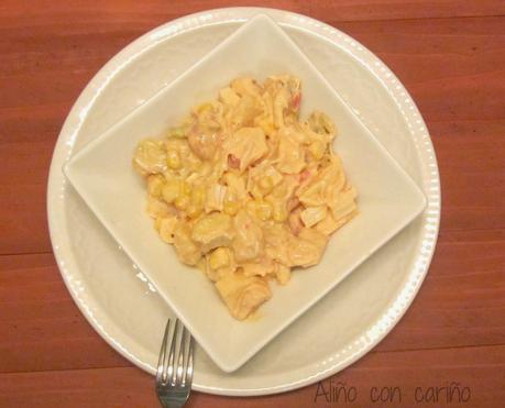 ENSALADA DE POLLO, AGUACATE Y MARISCO CON SALSA ROSA