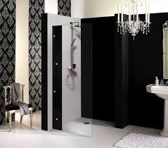 Lindos baños con duchas modernas